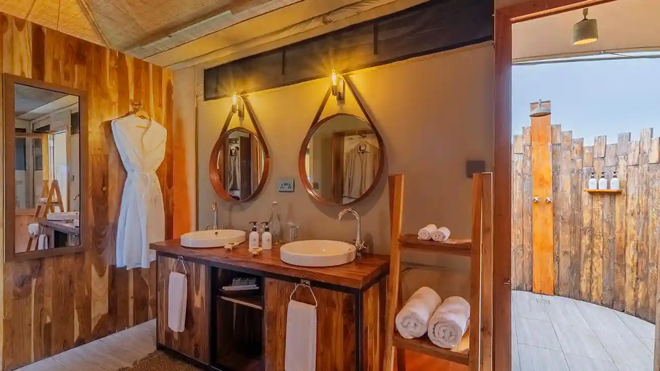 INDOOR AND OUTDOOR SHOWER
