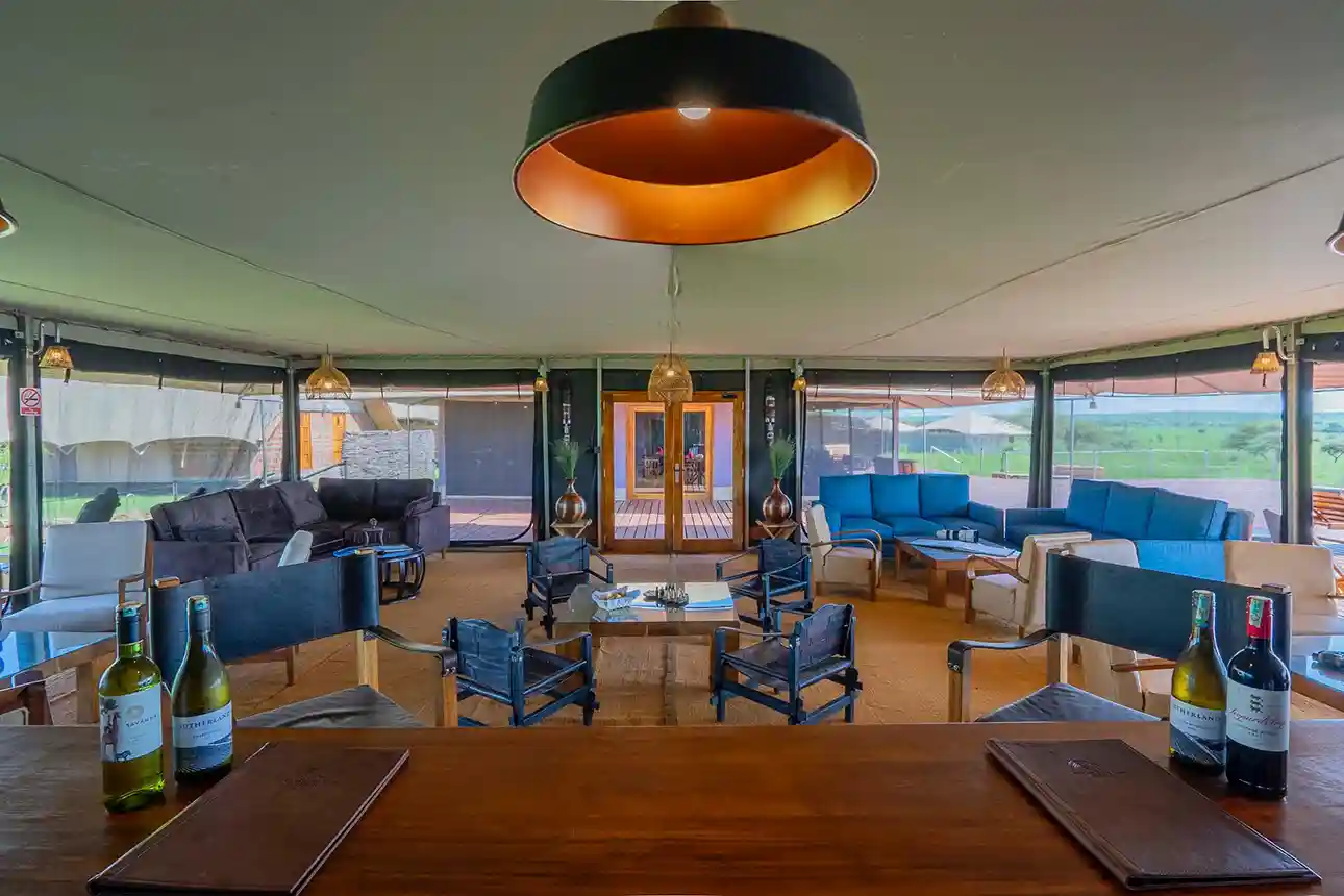 LOUNGE 2